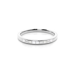 Halb Eternity Diamant Ring in einer Kanalfassung