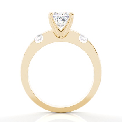 Drei Diamanten in einer Krappenfassung