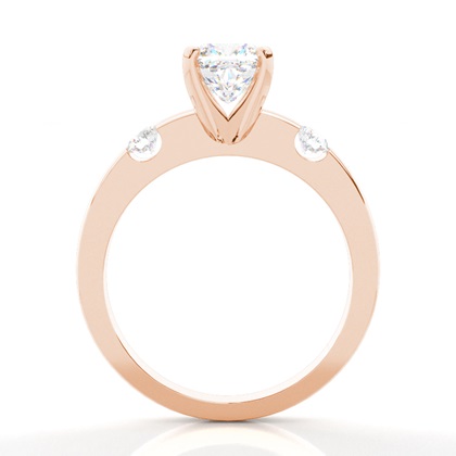 Drei Diamanten in einer Krappenfassung