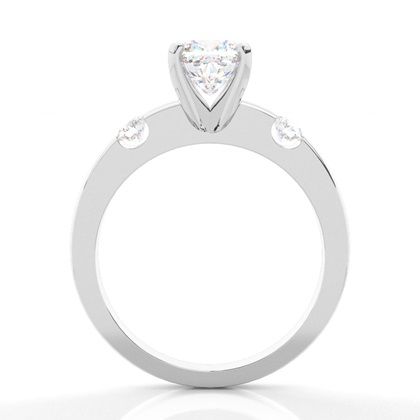 Drei Diamanten in einer Krappenfassung