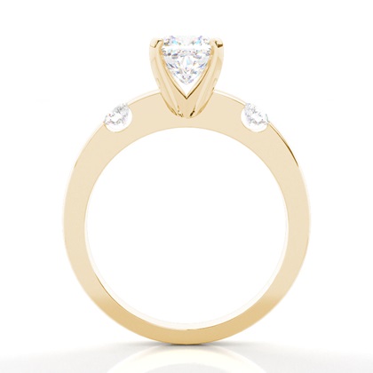 Drei Diamanten in einer Krappenfassung