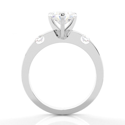 Drei Diamanten in einer Krappenfassung