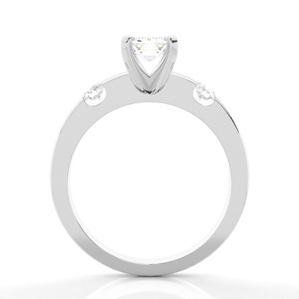 Drei Diamanten in einer Krappenfassung