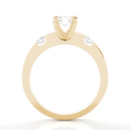 Drei Diamanten in einer Krappenfassung