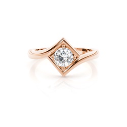 Diamantenring in einer Krappenfassung