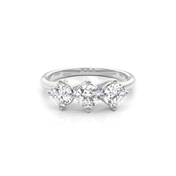 3 Diamant Ring einfach mit einer 4 Krappenfassung