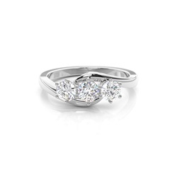3 Diamanten Ring einfach in einer 6 Krappenfassung 