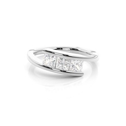 3 Diamanten Ring einfach in einer Kanalfassung