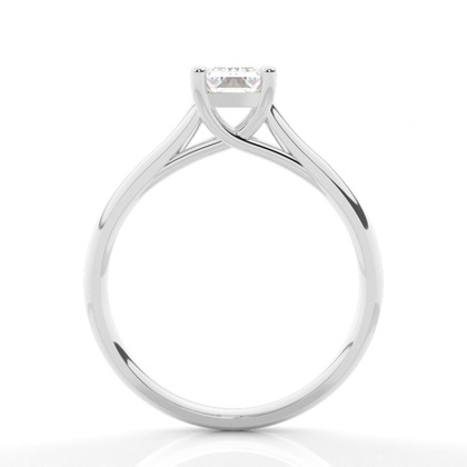 Moissanit ring in einer Krappenfassung