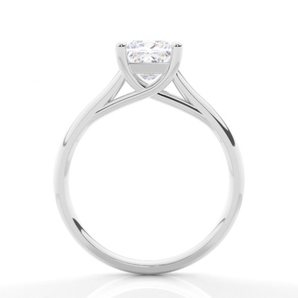 Moissanit ring in einer Krappenfassung