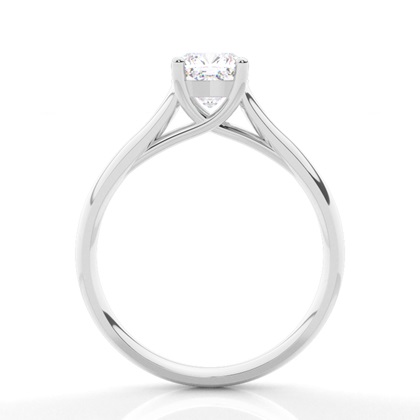 Moissanit ring in einer Krappenfassung