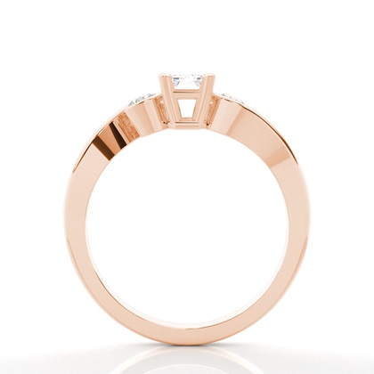 Verlobungsring mit Smaragd und drei Diamanten in Krappenfassung