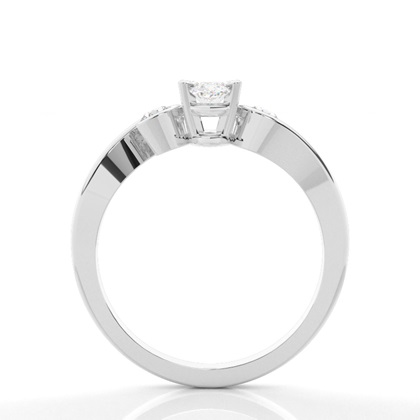 Verlobungsring mit drei Marquise-Diamanten in Krappenfassung