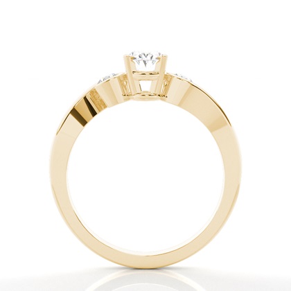 Ovaler Verlobungsring mit drei Diamanten in Krappenfassung