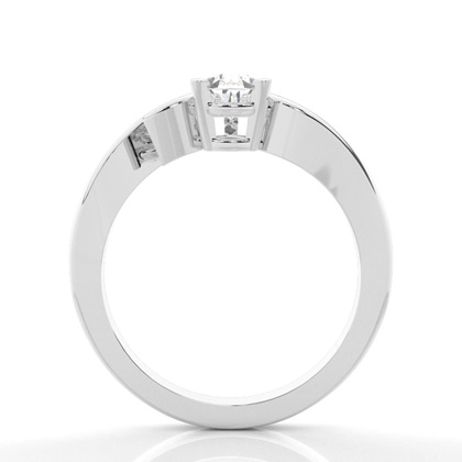 Verlobungsring mit drei birnenförmigen Diamanten in Krappenfassung