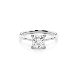 Diamantenring in einer Krappenfassung