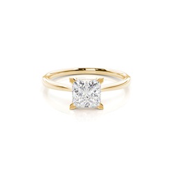 Diamantenring in einer Krappenfassung
