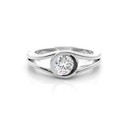Diamantenring in einer Krappenfassung