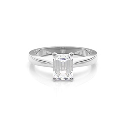 Diamantenring in einer Krappenfassung