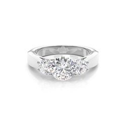 Drei Diamanten Ring in einer Krappenfassung