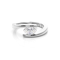 Diamant Ring in einer Zargenfassung