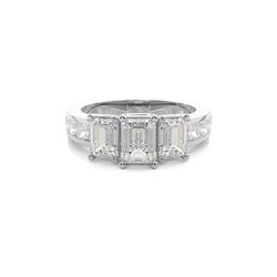 Diamantenring in einer Krappenfassung