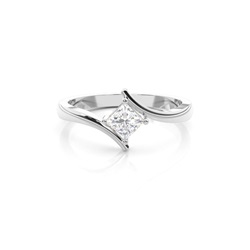Diamantenring in einer Krappenfassung