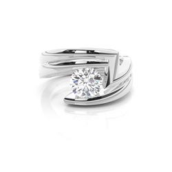 Diamant Verlobungsring in einer Krappenfassung mit passenden Ring