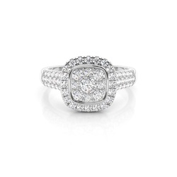 Medium Diamant Ring in einer halben Zargenfassung 