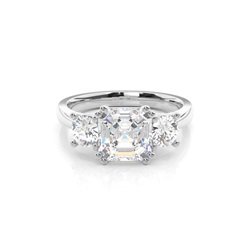 Ring mit 4 Krappen und drei Steinen