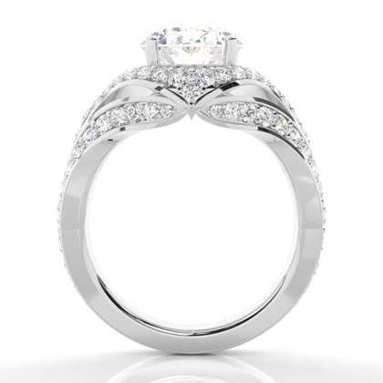 Ovaler Diamant-Verlobungsring in Krappenfassung