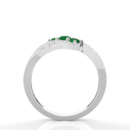 Runder Smaragdring Mit Drei Steinen In 4 Krappenfassung