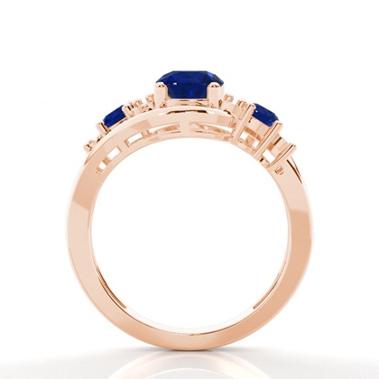 Vierzackiger Blauer Saphirring Mit Drei Steinen