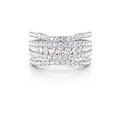 Runder Fashion Diamantring in einer Krappenfassung
