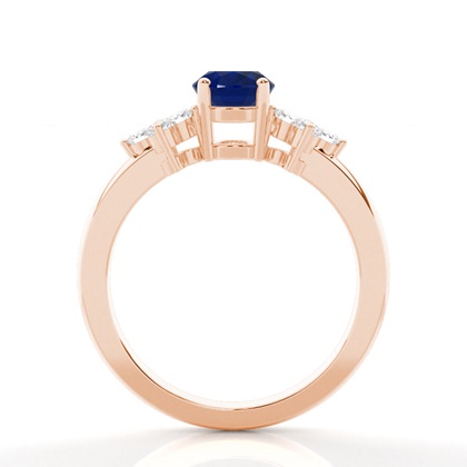 Ovaler Ring Aus Drei Steinen Mit 4 Krappen Und Blauem Saphir