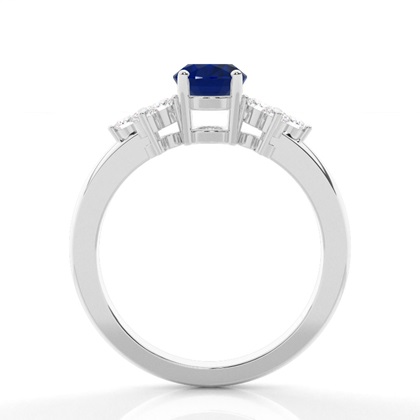 Ovaler Ring Aus Drei Steinen Mit 4 Krappen Und Blauem Saphir