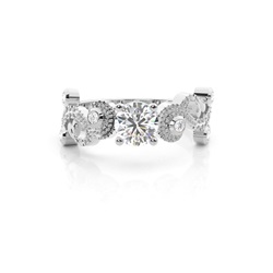 Round Side Stone Diamond Verlobungsring