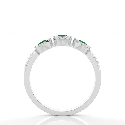 Runder Smaragdring mit drei Steinen in voller Fassung