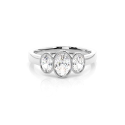 Lünette Einstellung Oval Trilogy Diamond Verlobungsring