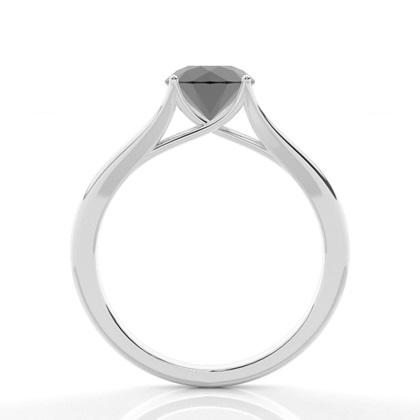 Verlobungsring mit schwarzem Diamant in Krappenfassung