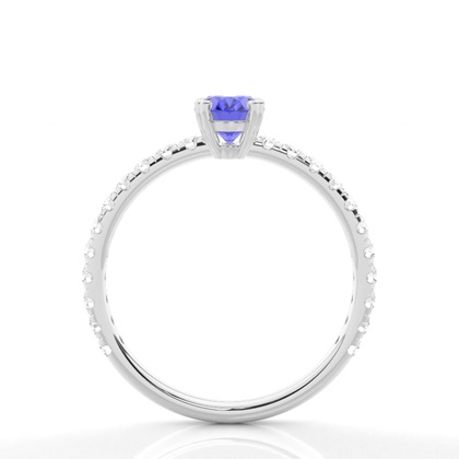 Ovaler Tansanit Verlobungsring in einer Krappenfassung