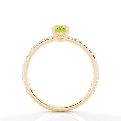 Ovaler Peridot Verlobungsring in einer Krappenfassung