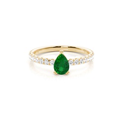 Prong Setting Pear Emerald Engagement Ring
