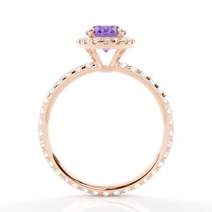 Ovaler Amethyst Ring mit Seitensteinen in einer Krappenfassung