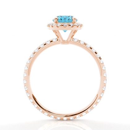 Ovaler Blautopas Ring mit Seitensteinen in einer Krappenfassung