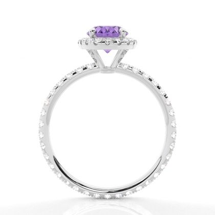 Ovaler Amethyst Ring mit Seitensteinen in einer Krappenfassung