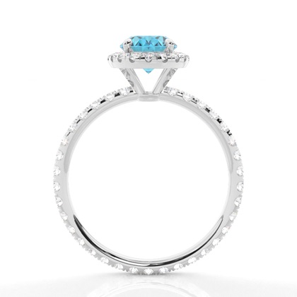 Ovaler Blautopas Ring mit Seitensteinen in einer Krappenfassung