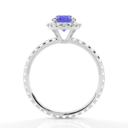 Ovaler Tansanit Ring mit Seitensteinen in einer Krappenfassung