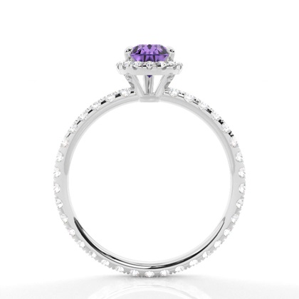 Tropfenförmiger Amethyst Ring mit Seitensteinen in einer Krappenfassung