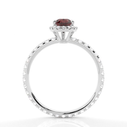 Tropfenförmiger Granat Ring mit Seitensteinen in einer Krappenfassung